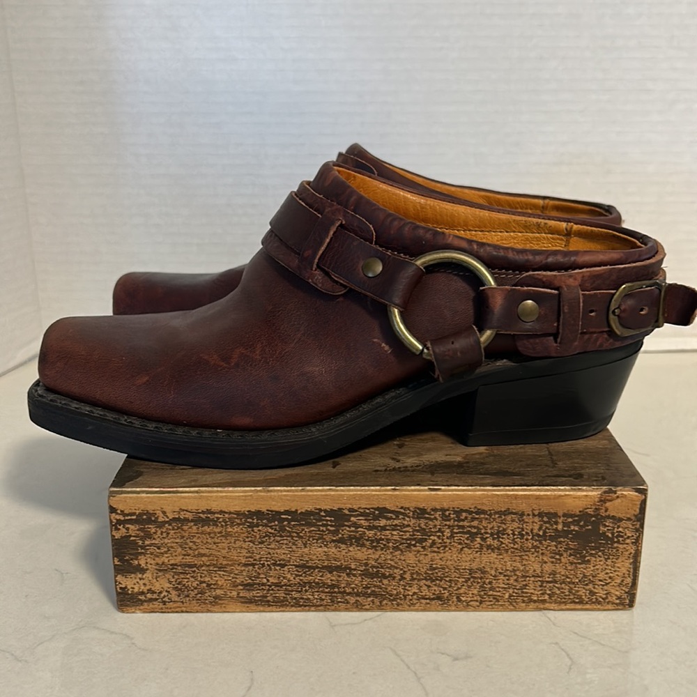 FRYE-Women’s Leather Belted Harness Mules-Oil Resistant